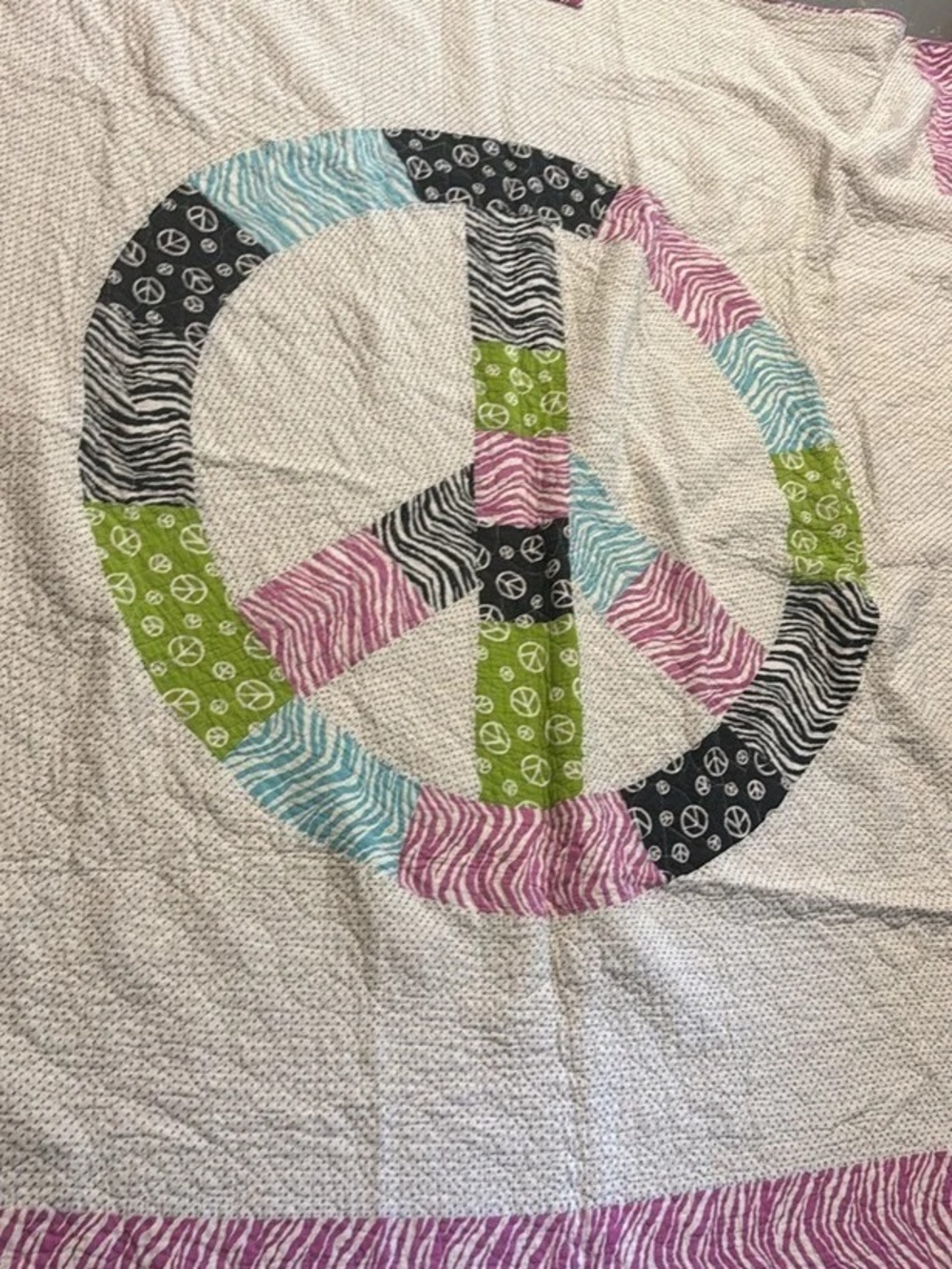 Twin size peace sign quilt and betting set